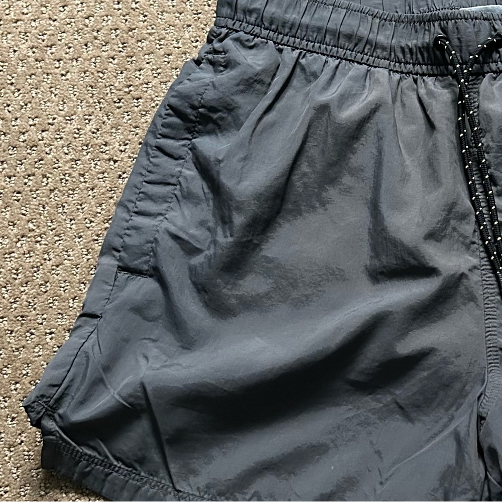 Green H&M Hybrid Short Men’s - Size Small